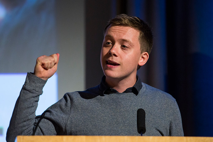 💭The Macro Illusion of Owen Jones